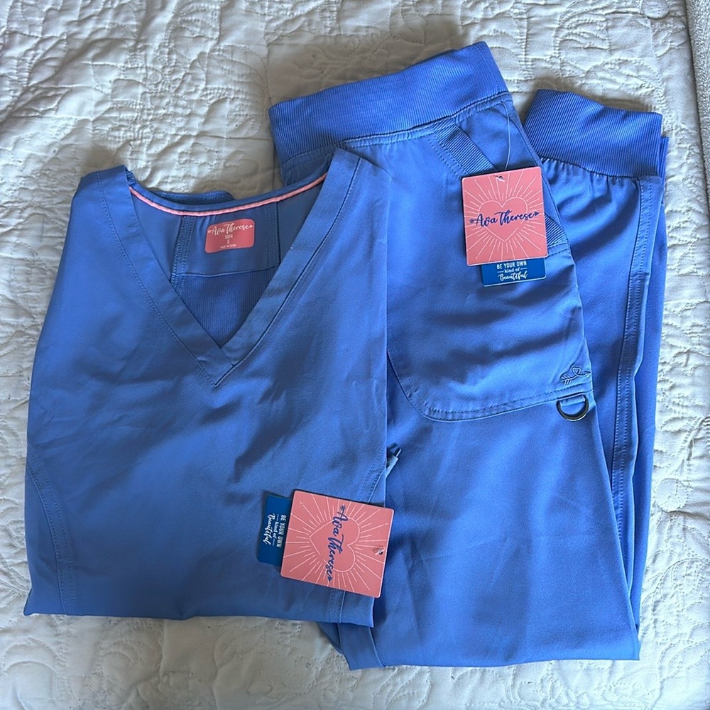 Ava Therese Jogger Scrub Set in Small - Surgical Blue